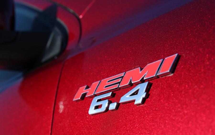 Логотип Jeep Grand Cherokee SRT 2017 года  (AU) (фото 2 из 40)